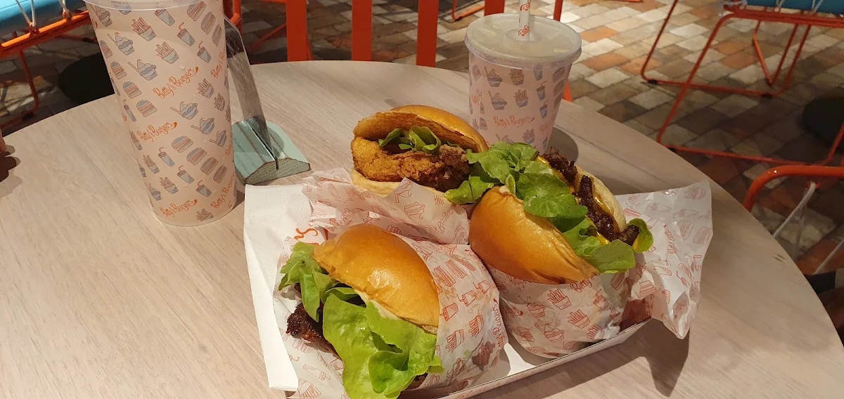 Highlights, Betty's Burgers