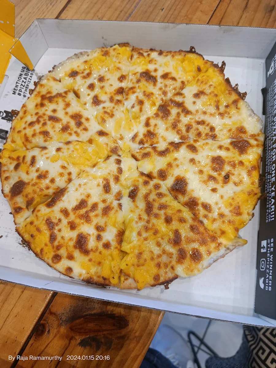 Maccaroni & Cheese Pizza, Starvin' Pizza Bar Wagga
