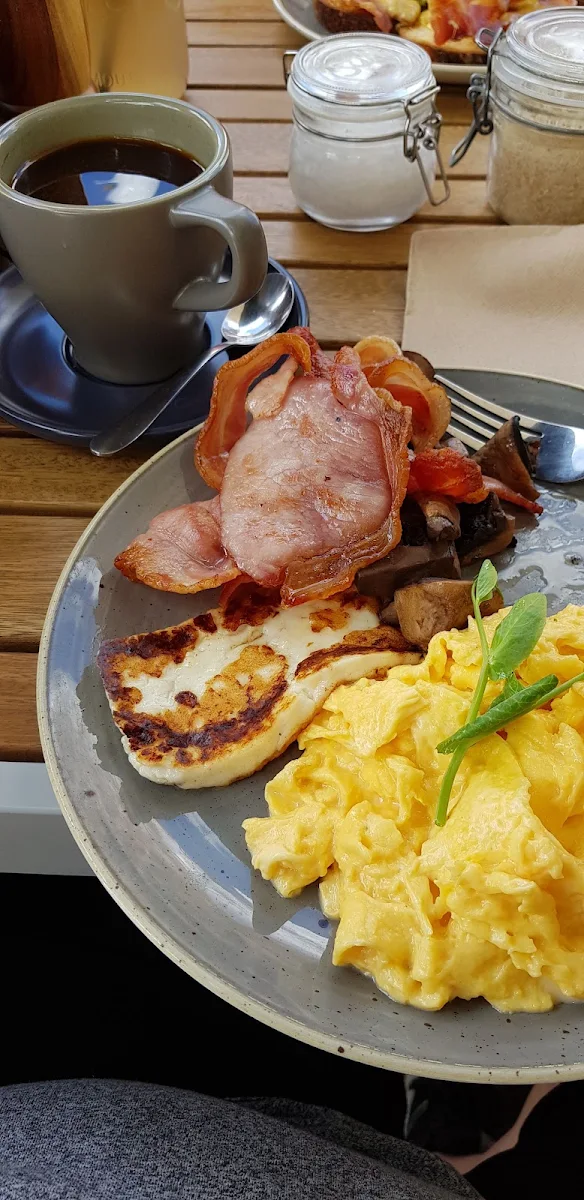 Eggs and Bacon, Common Grounds Corner