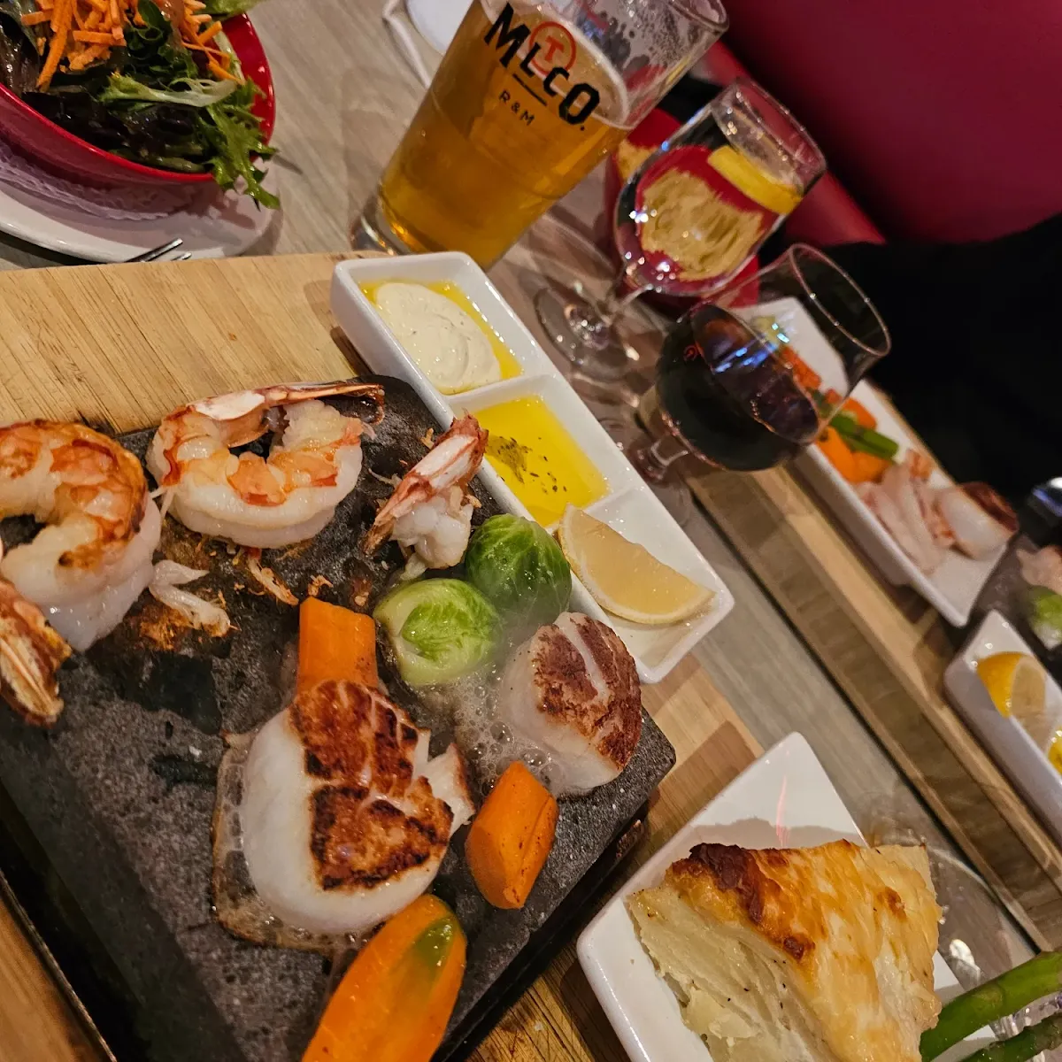 Fruits de Mer Sur Pierre Volcaniqe, Les Maltcommodes (Resto par Brasserie MaltCo)