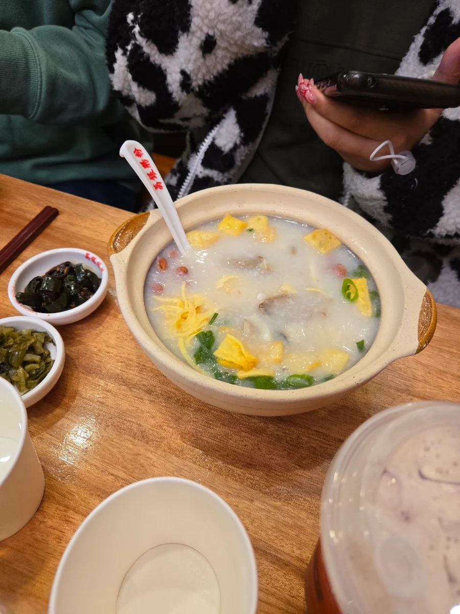 Seafood Congee, Liyin Rice Roll Master