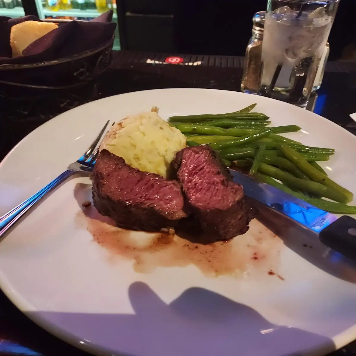 Filet Mignon with Mashed Potatoes and Green Beans