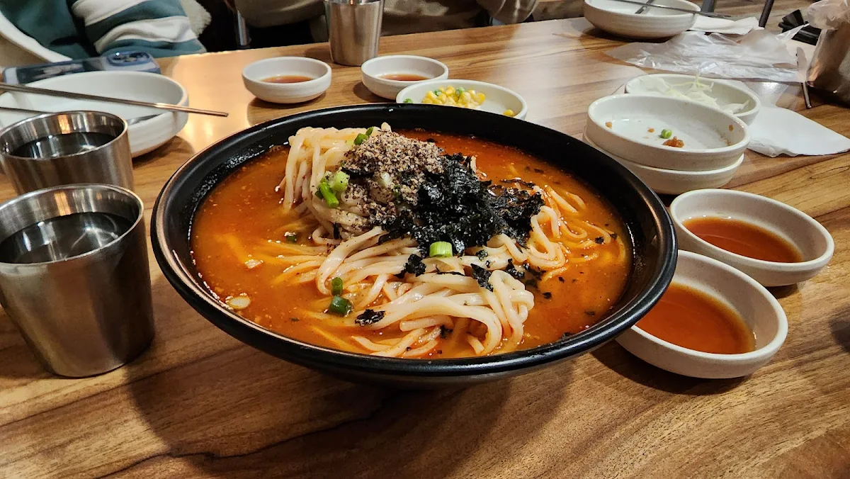mapo gamjatang kalguksu 감자탕 칼국수