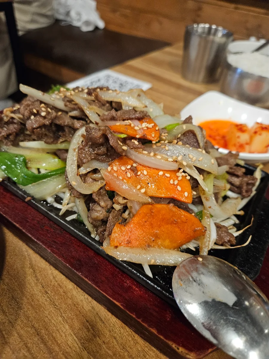 mapo stir fried bulgogi 마포 철판 불고기