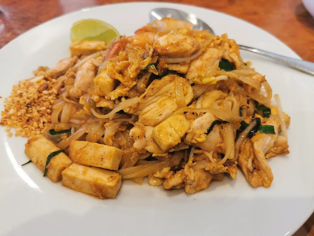 Phad Thai Noodles, Pranee Thai Restaurant
