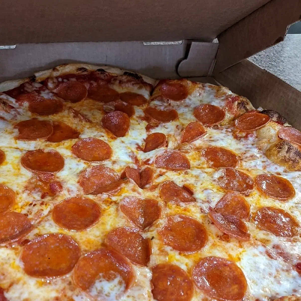 Large Pepperoni Pizza