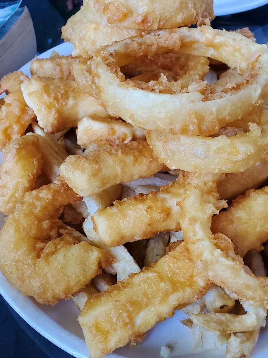 Ultimate Platter for Two, C-Lovers Fish & Chips