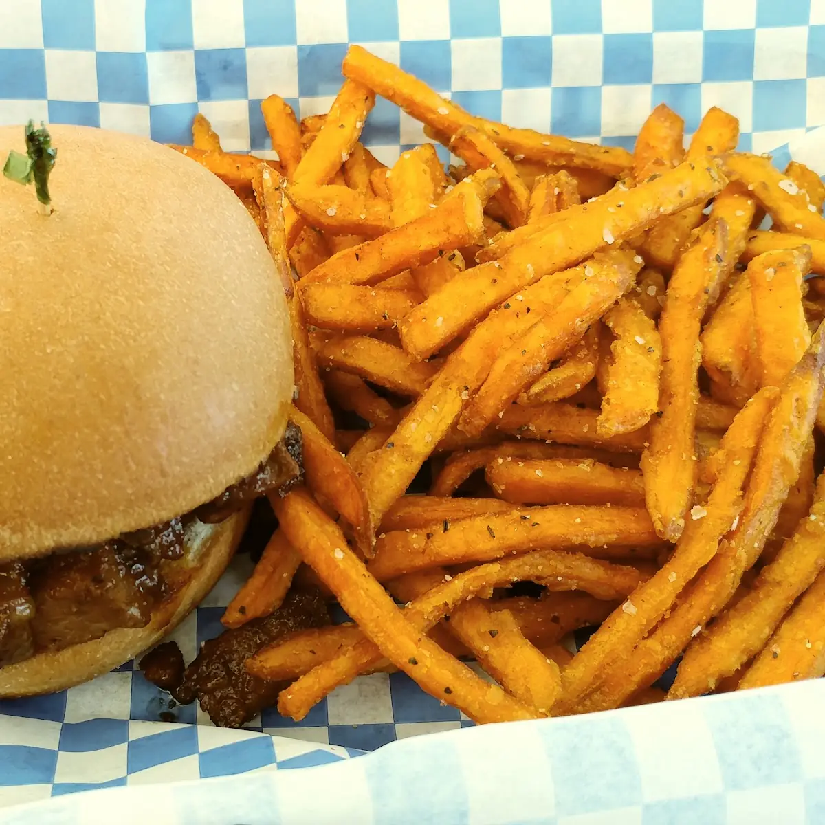 Pulled Pork Slider & Fries