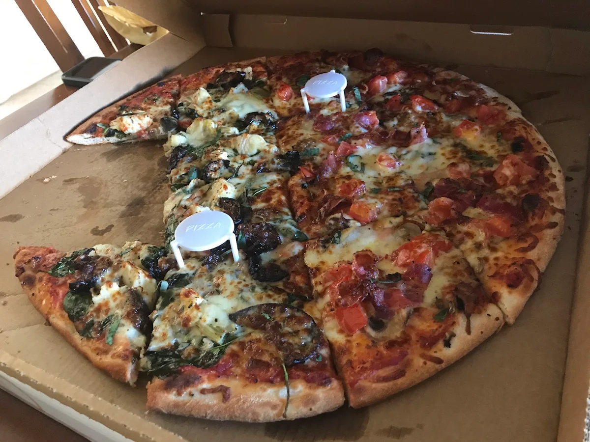Vege Deluxe, The Killer Tomato Pizzeria - Newton