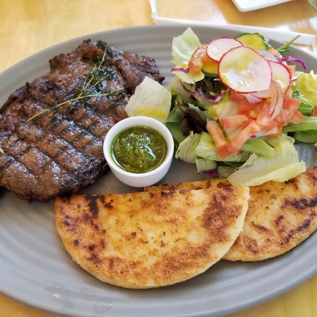 Carne Con Arepa