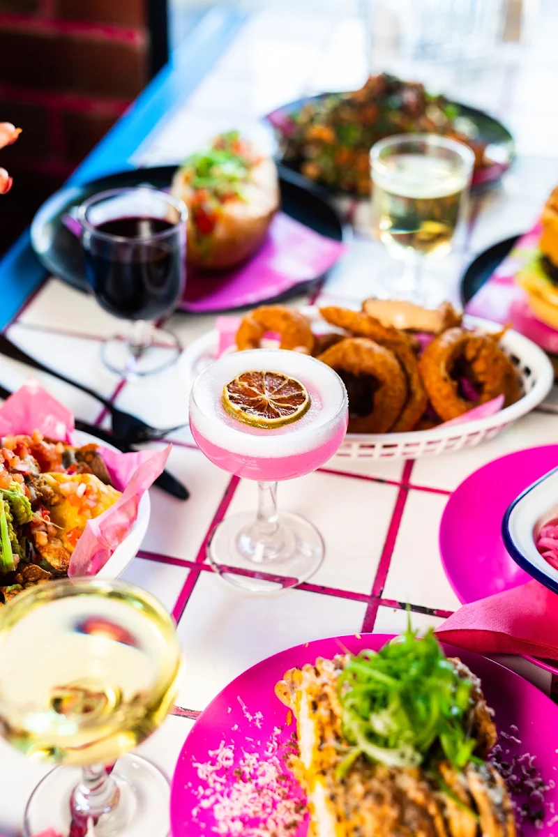 Highlights, Evies Disco Diner