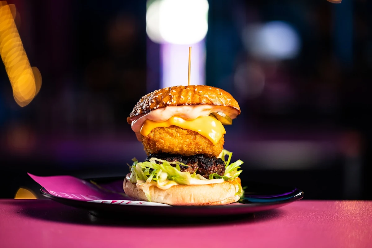 Highlights, Evies Disco Diner