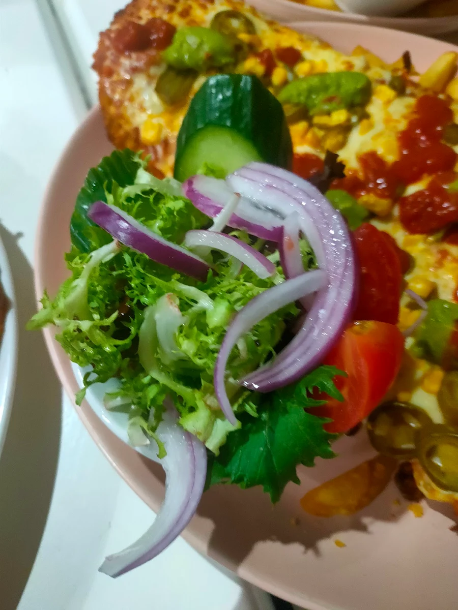 Fresh Salad, Pizza Love You