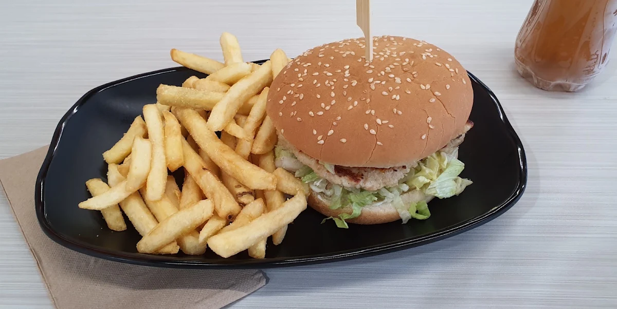 Bondi Burger Meal, Oporto Stanhope Gardens