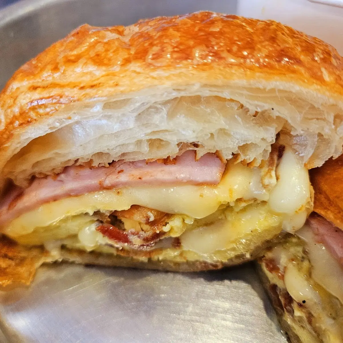 Omelet Croissant