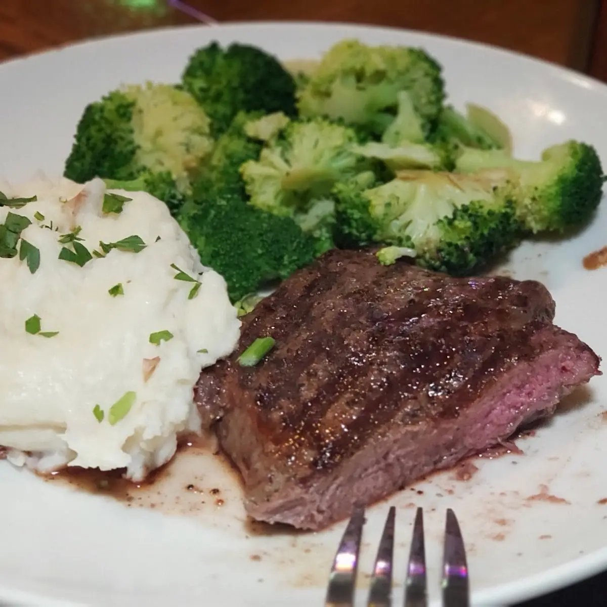 Sirloin Steak Mashed Potatoes Broccoli
