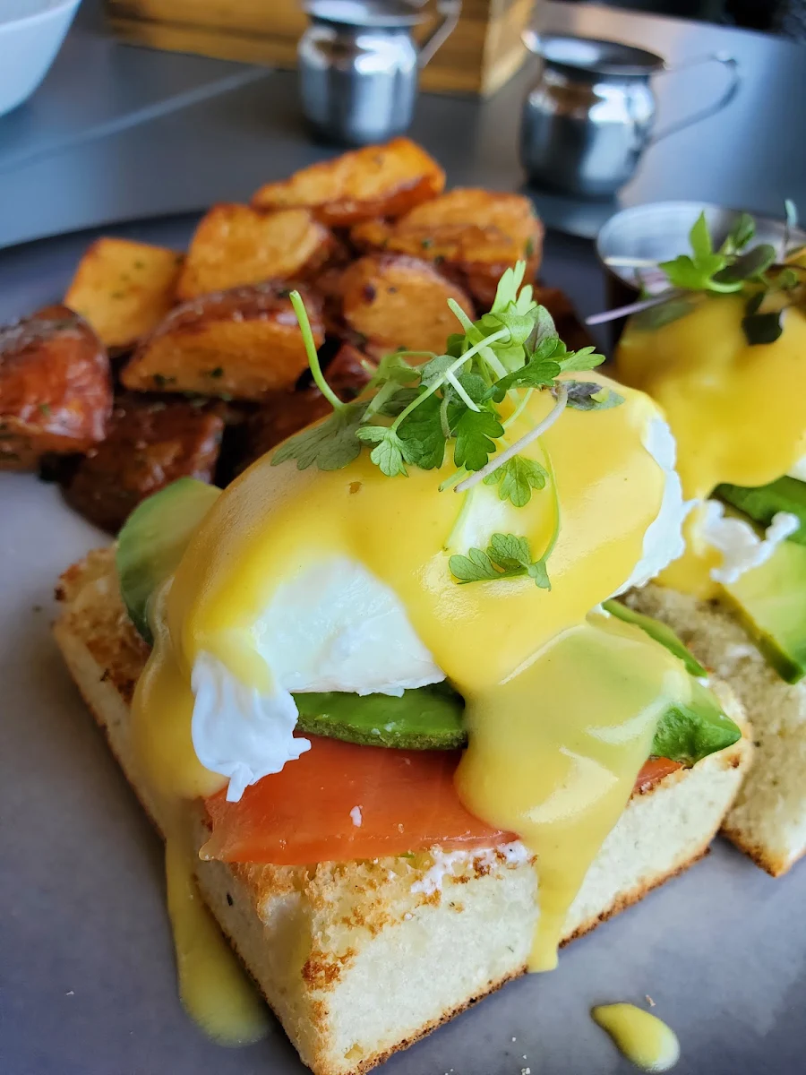 Smoked Salmon Eggs Benedict