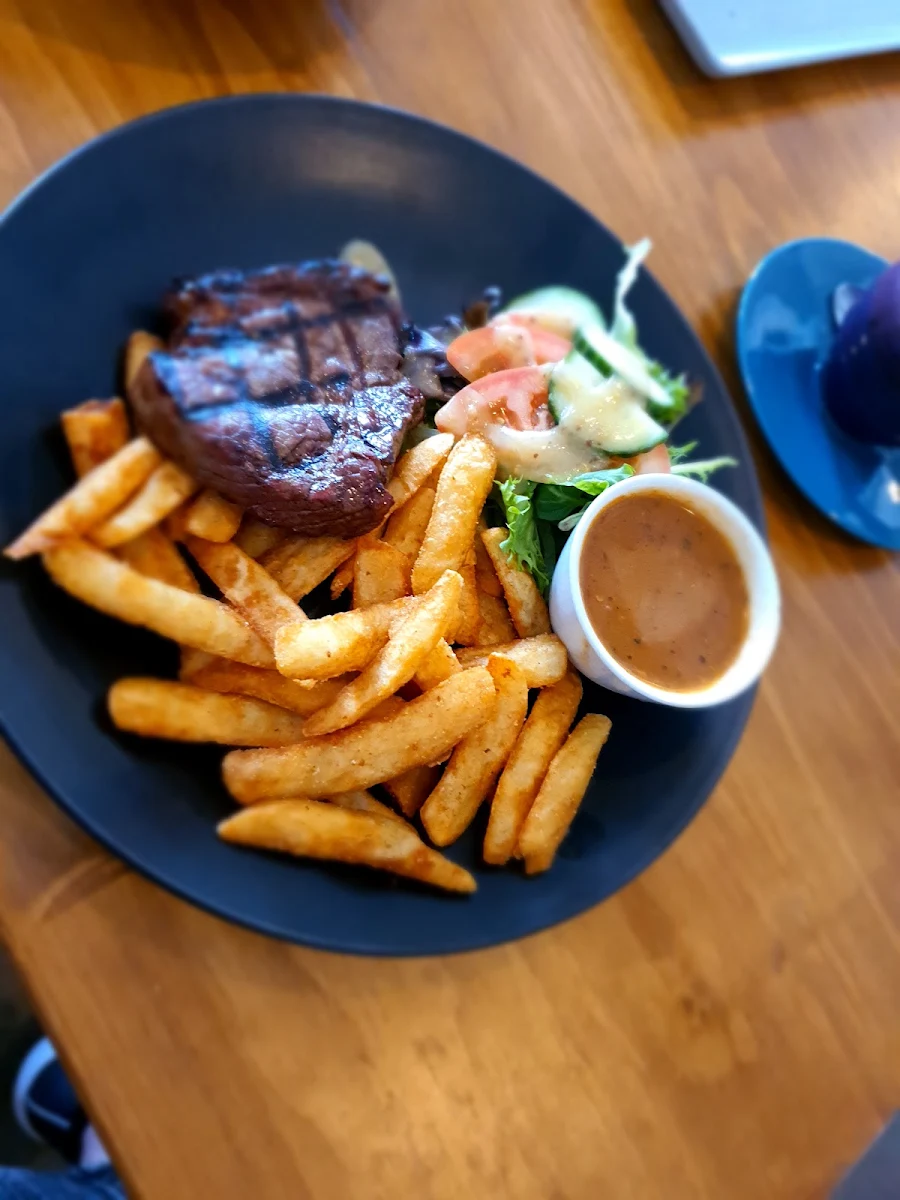 Rib Fillet Chips Salad, Moss on Wood