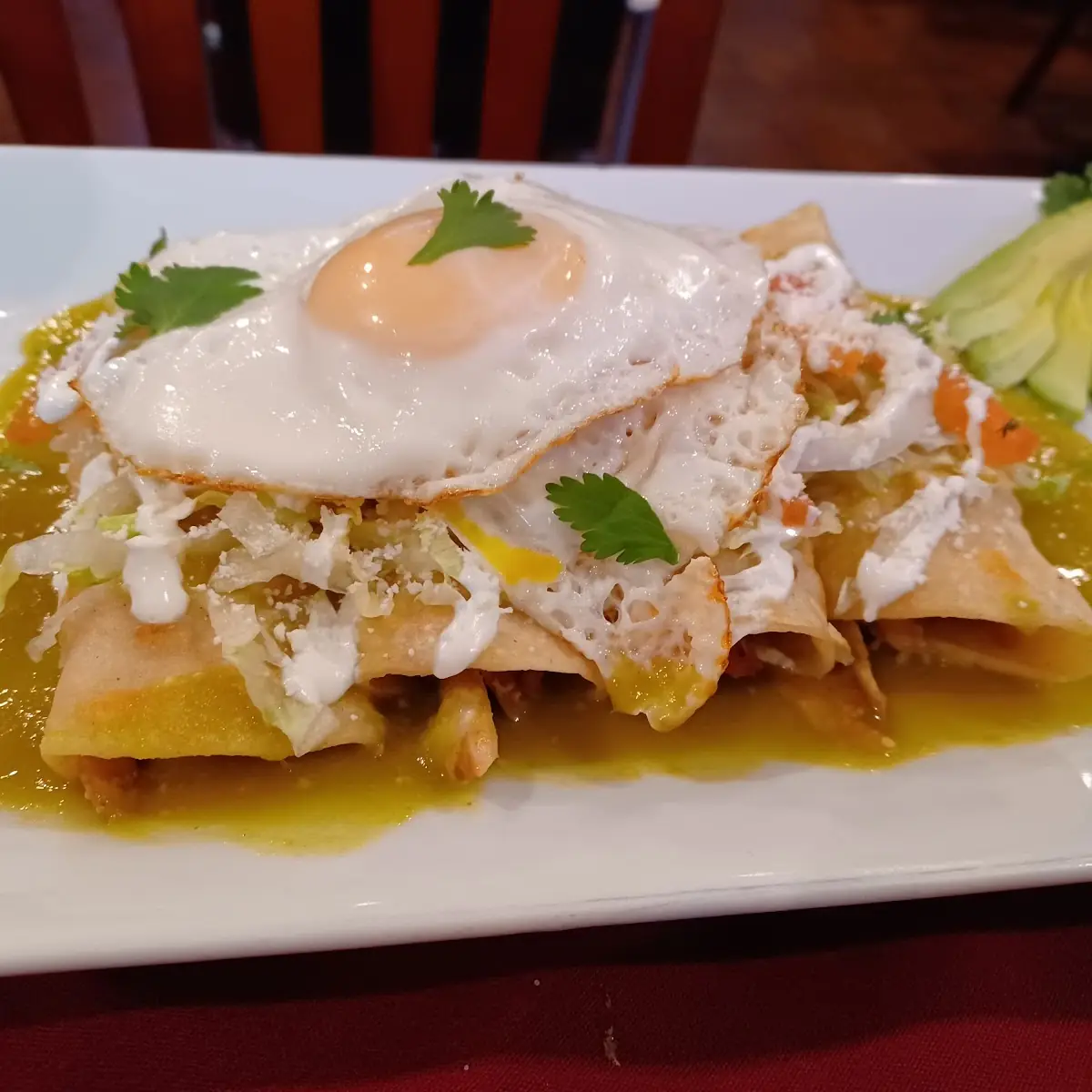 Enchiladas Verdes de Pollo Con Huevos Estrellados