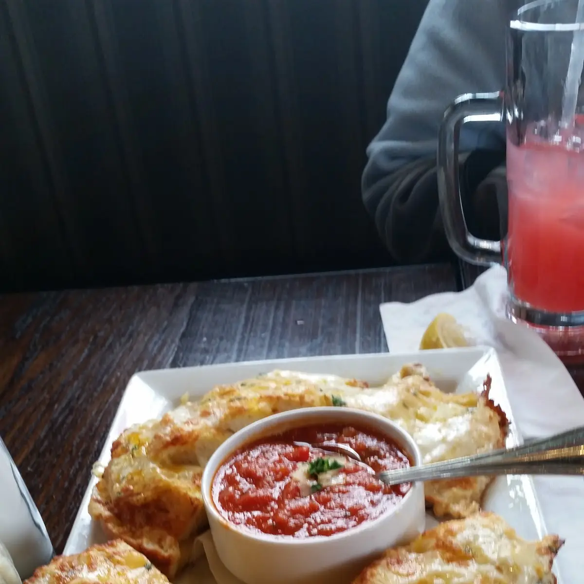 Cheesy Garlic Bread and Marinara Dip