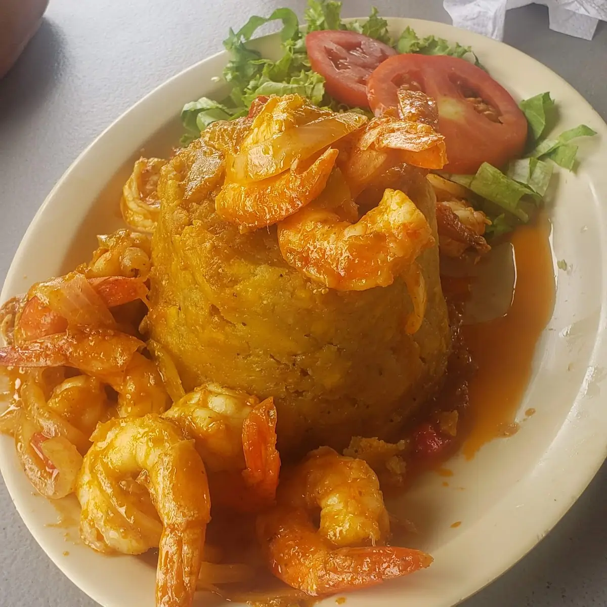 Mofongo Relleno De Camarones En Salsa Criolla