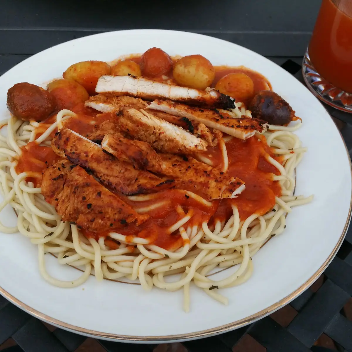 Spaghetti Con Pollo Alas Brazas