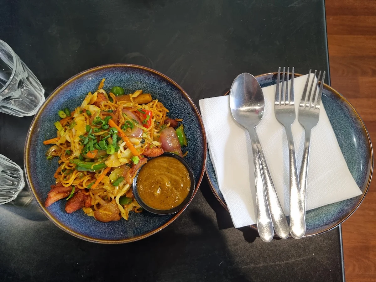 Chicken Chowmein, Momo Ghar