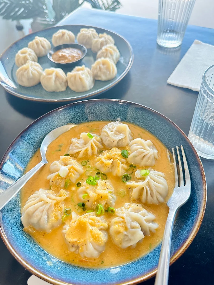 Jhol Soup Momo, Momo Ghar