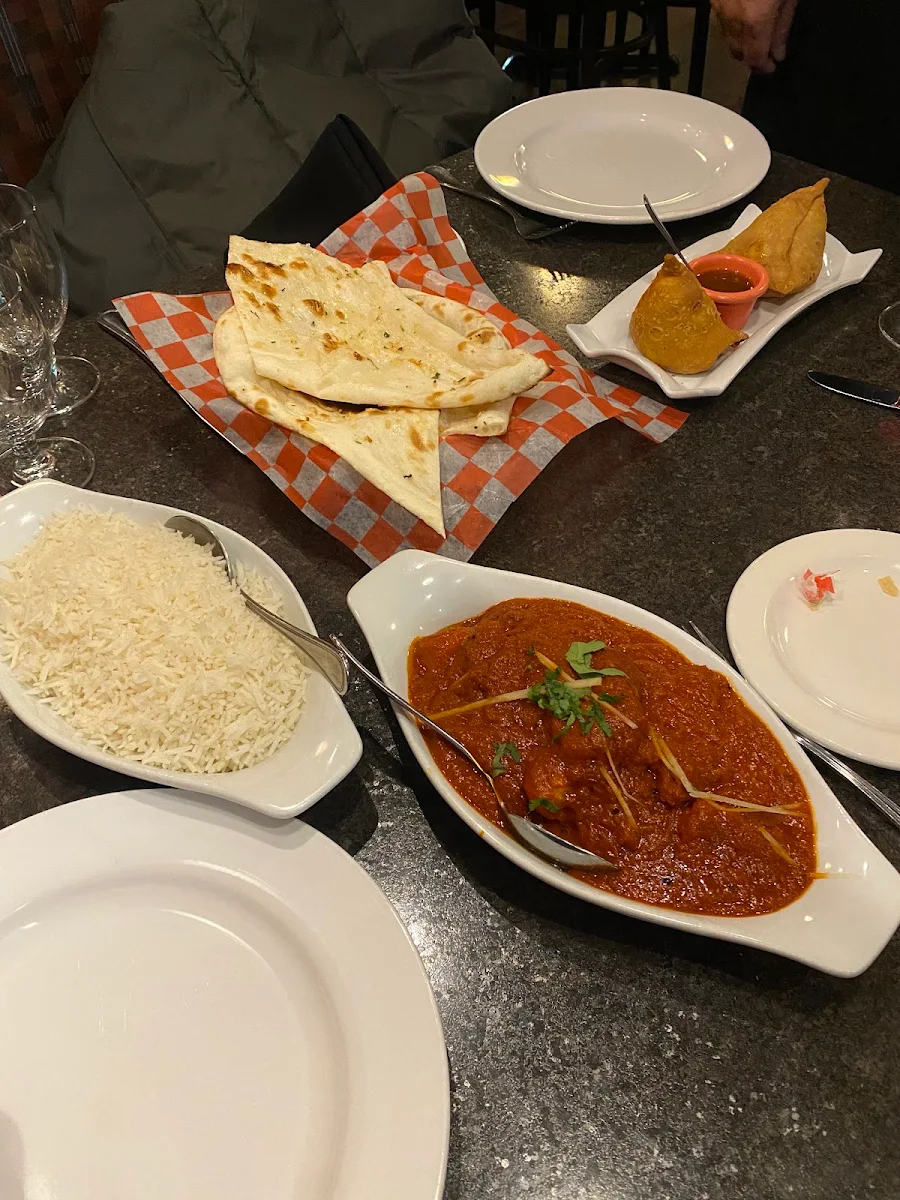 Garlic Naan, Green Chili - Indian Cuisine Calgary