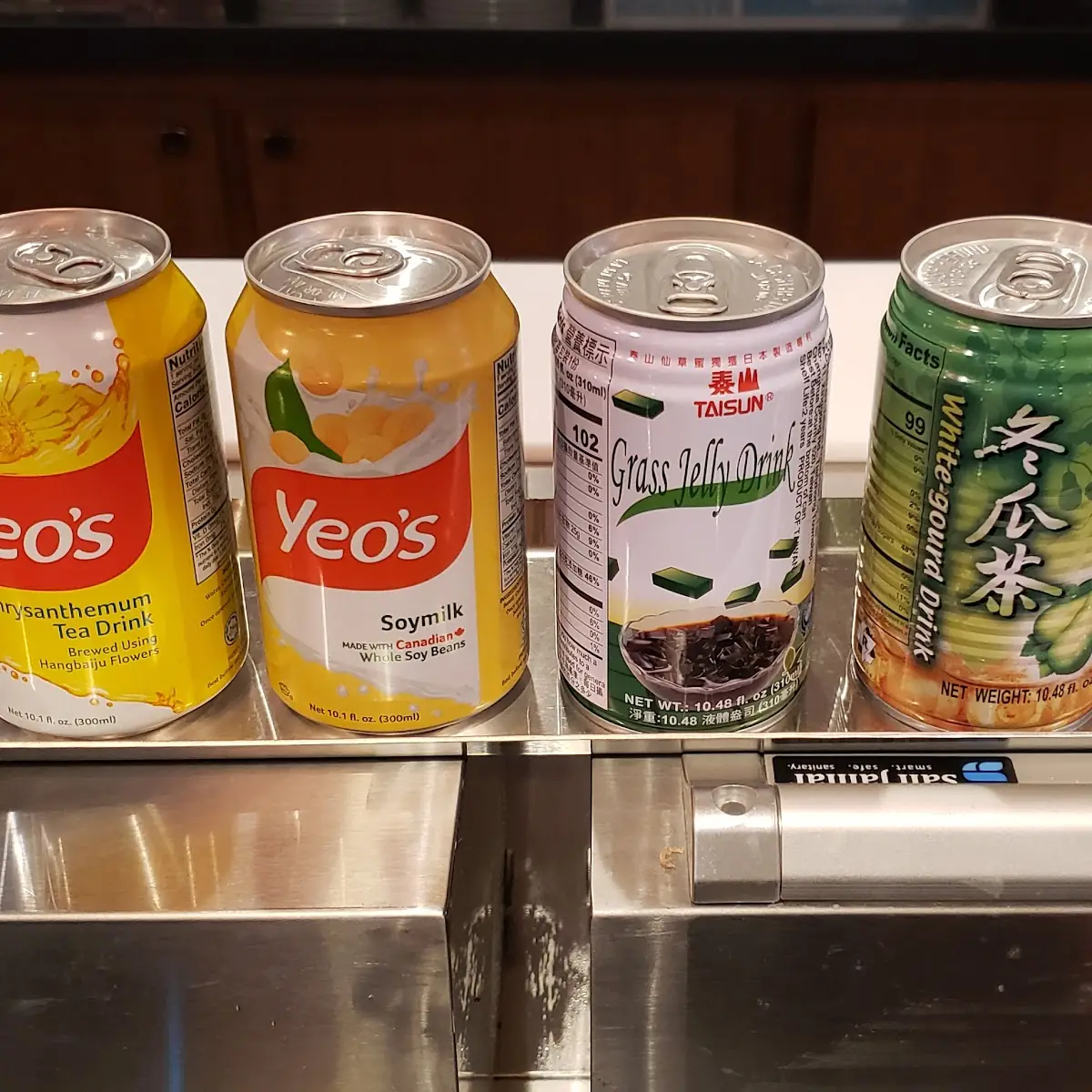 Fiji Artesian Water Chrysanthemum Tea Soymilk Grass Jelly Coconut Coconut Juice