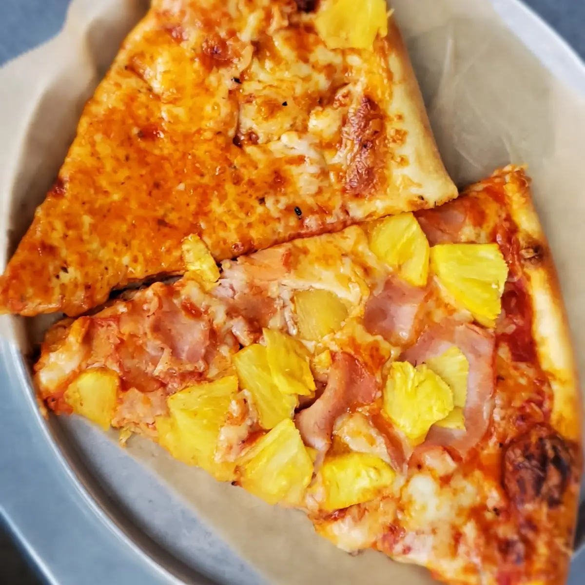 Pepperoni and Hawaiian Pizza Slices