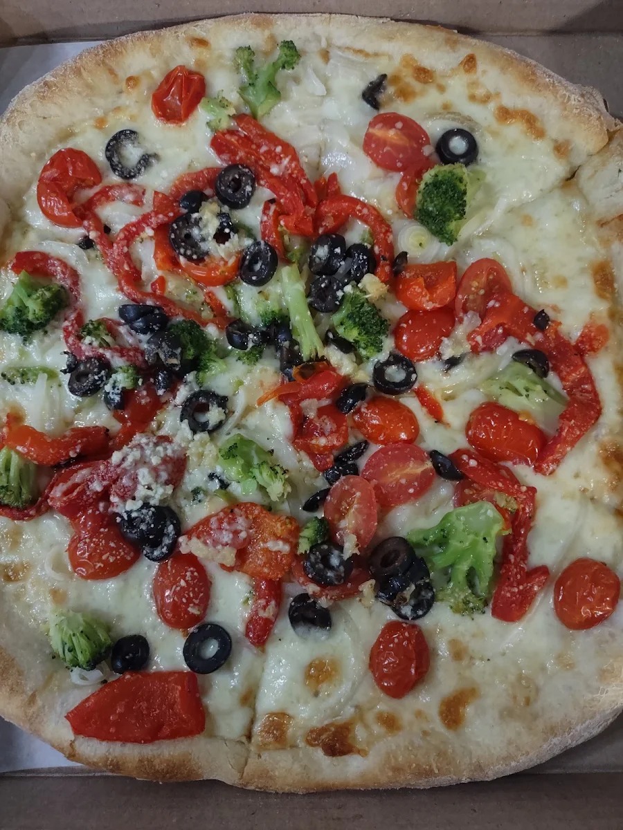 Veggie Pizza Minus Mushrooms and Spinach