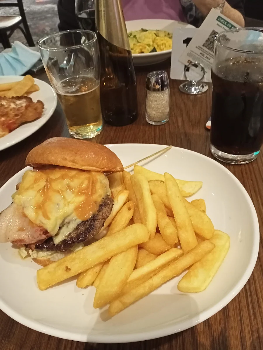 Burger, Waurn Ponds Hotel