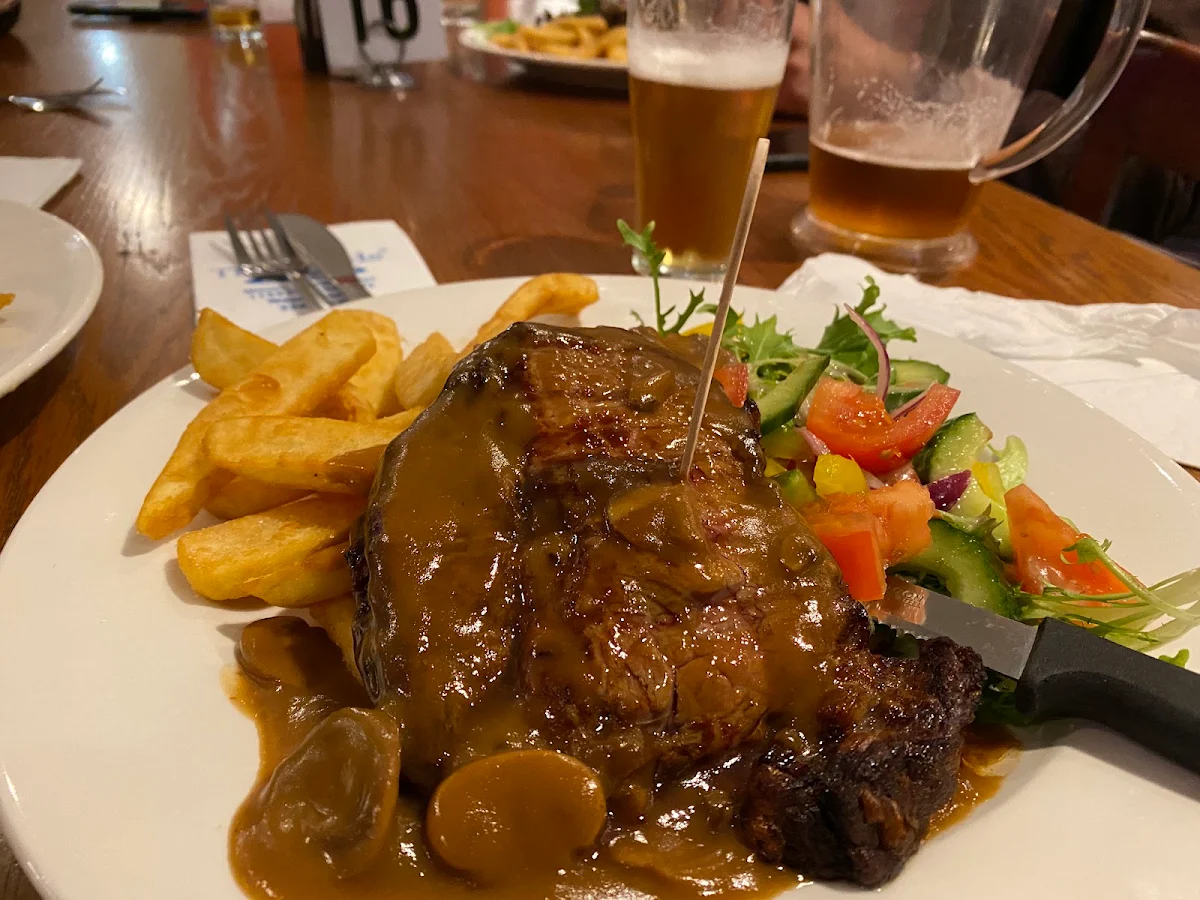 Highlights, Waurn Ponds Hotel