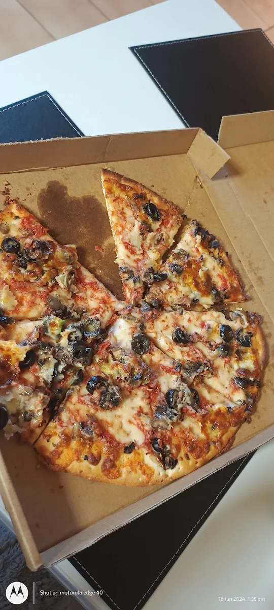 Chicken Pizza, Pizza Riviera Hermit Park