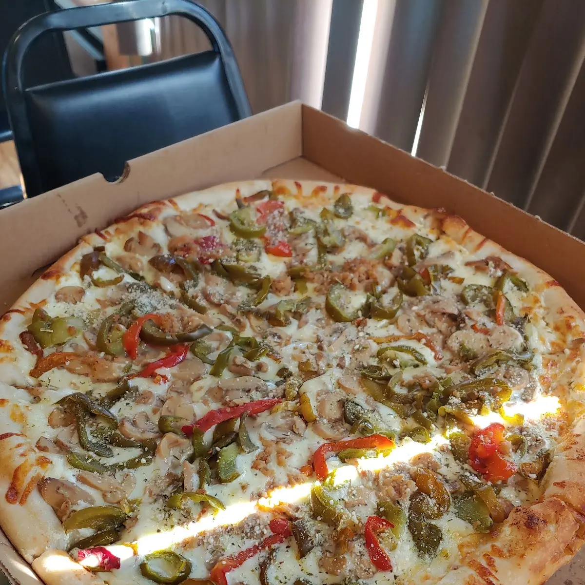 White Pizza with Mushrooms & Peppers