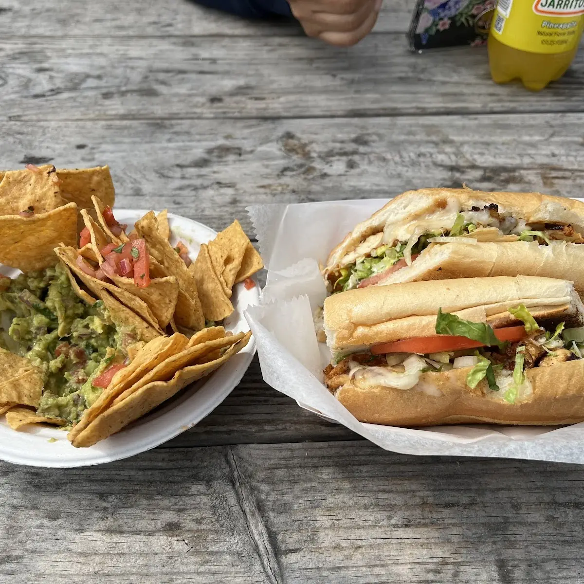 Chicken Sandwich w Guacamole