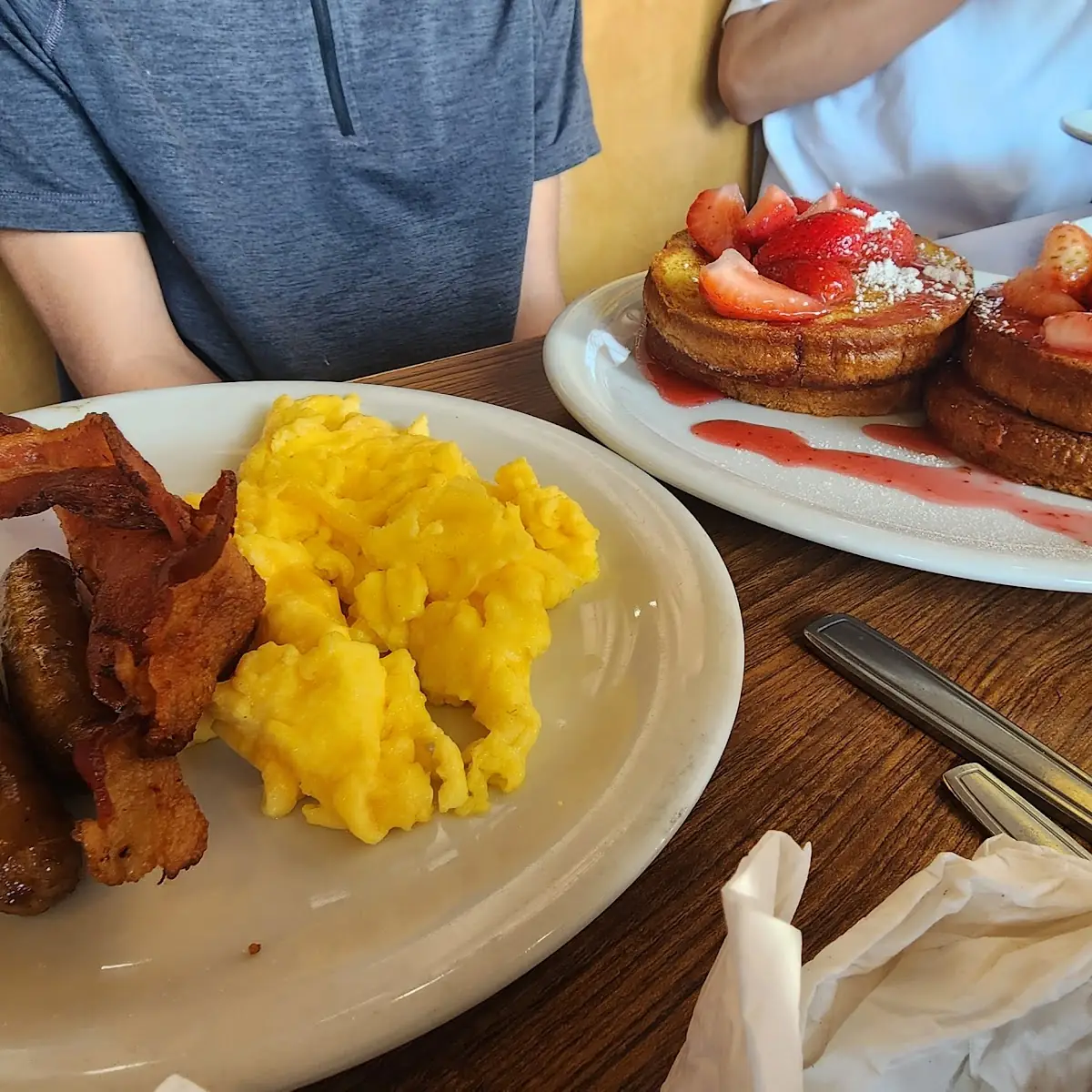 55 Scrambled Eggs & Cheddar Breakfast