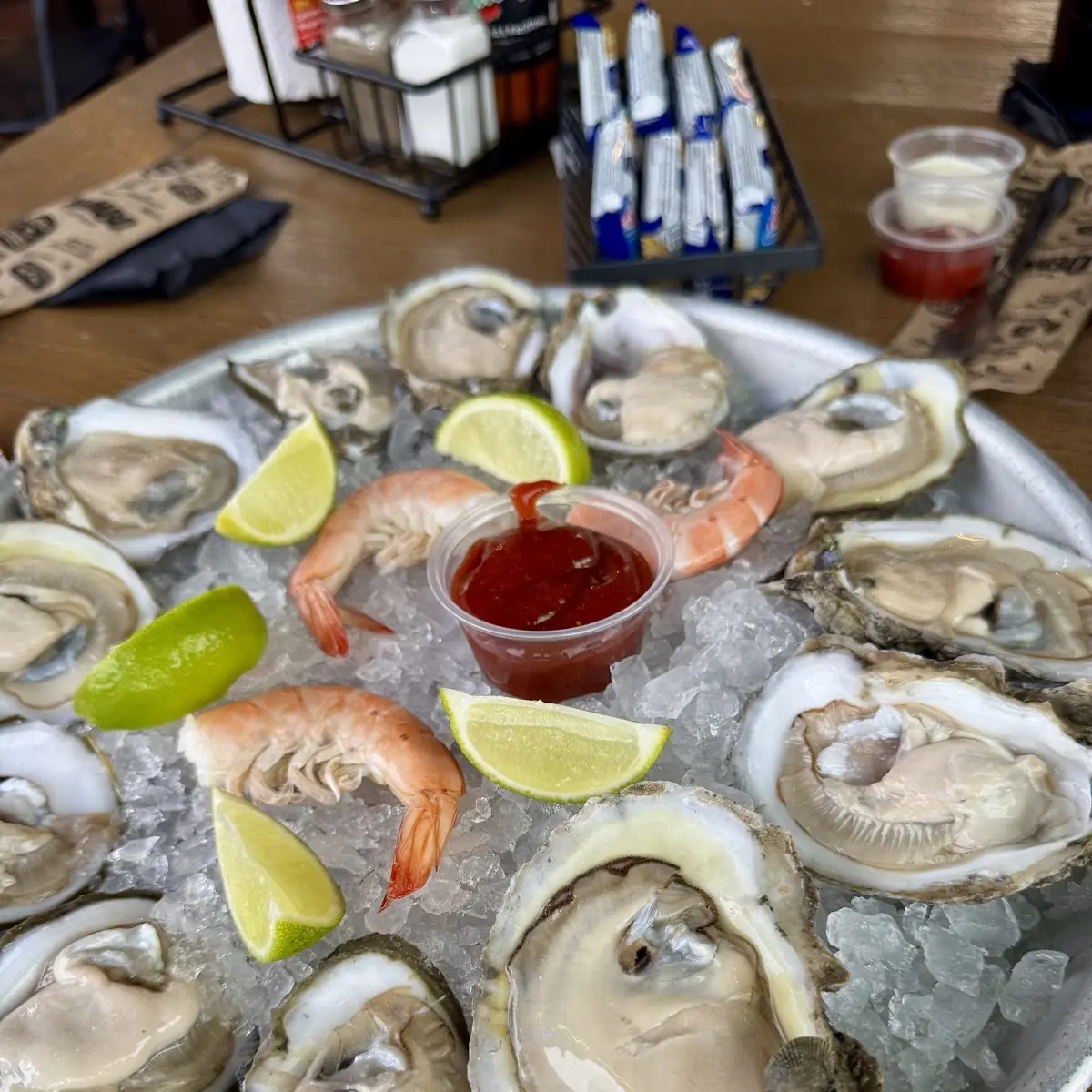 Fresh Oysters on Ice with Lime