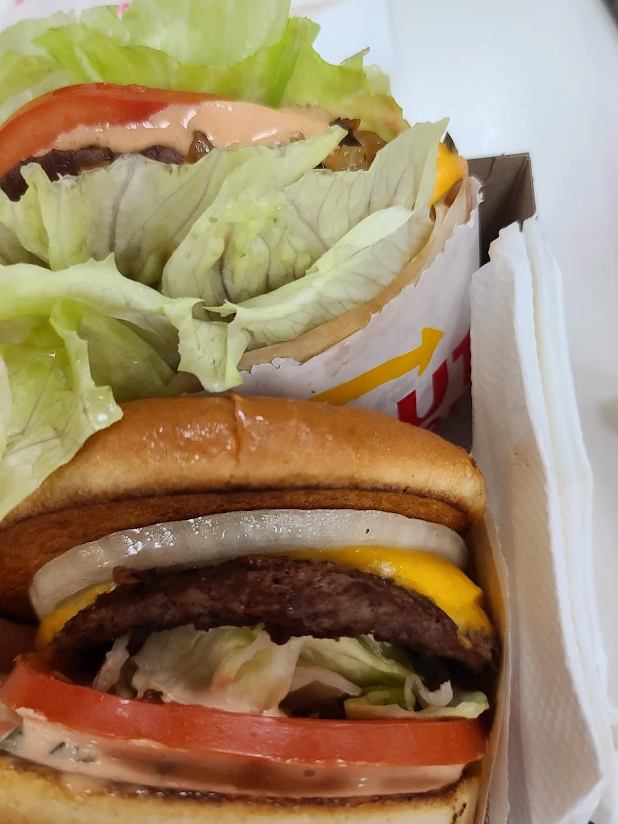 Cheeseburger with Grilled Onions