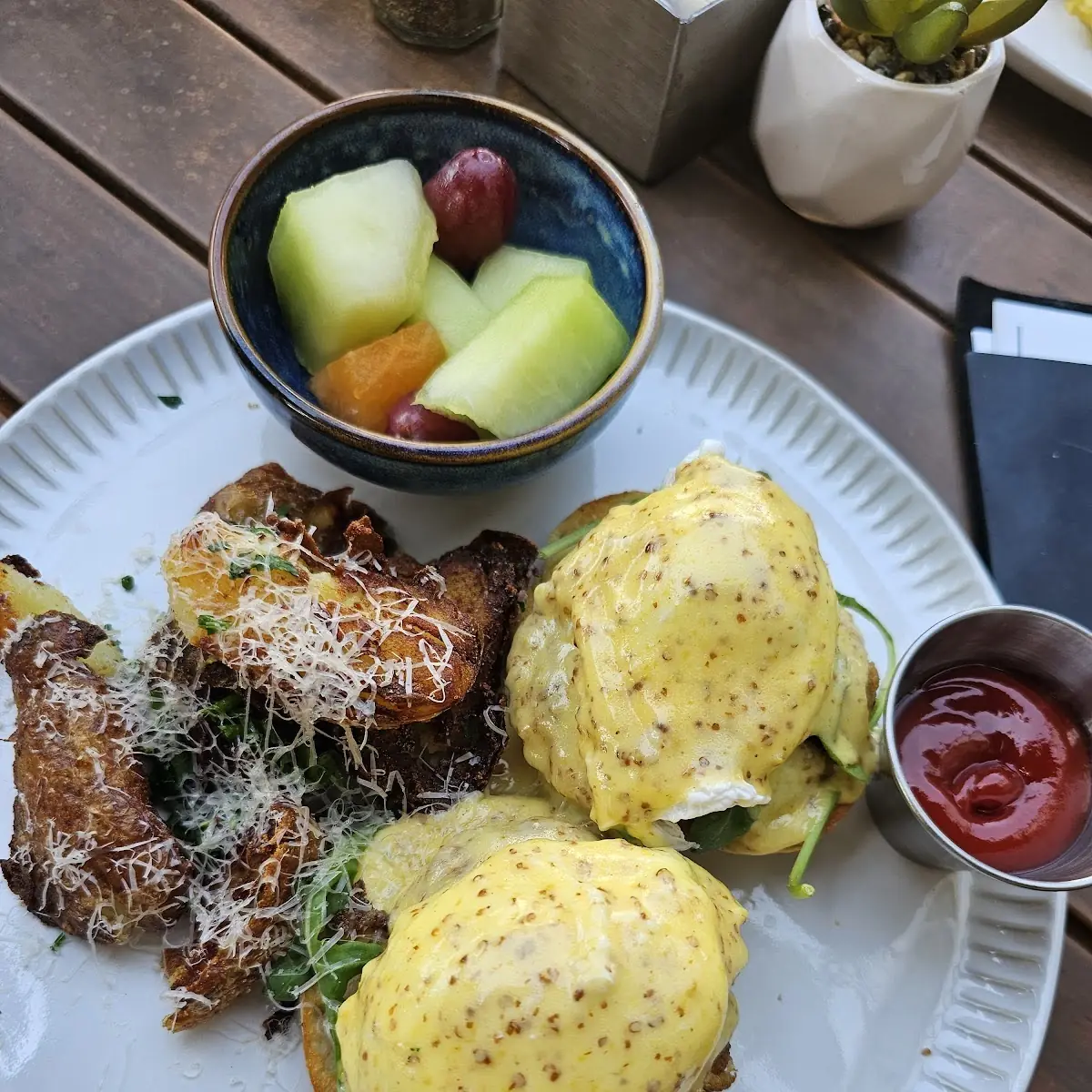 Crab Cakes Benedict