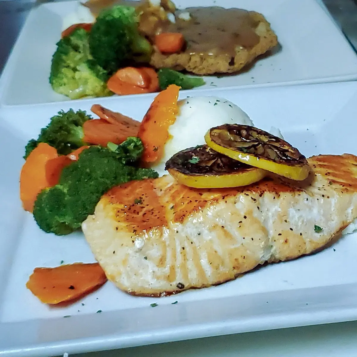 Grilled Salmon with Mashed Potatoes and Vegetables