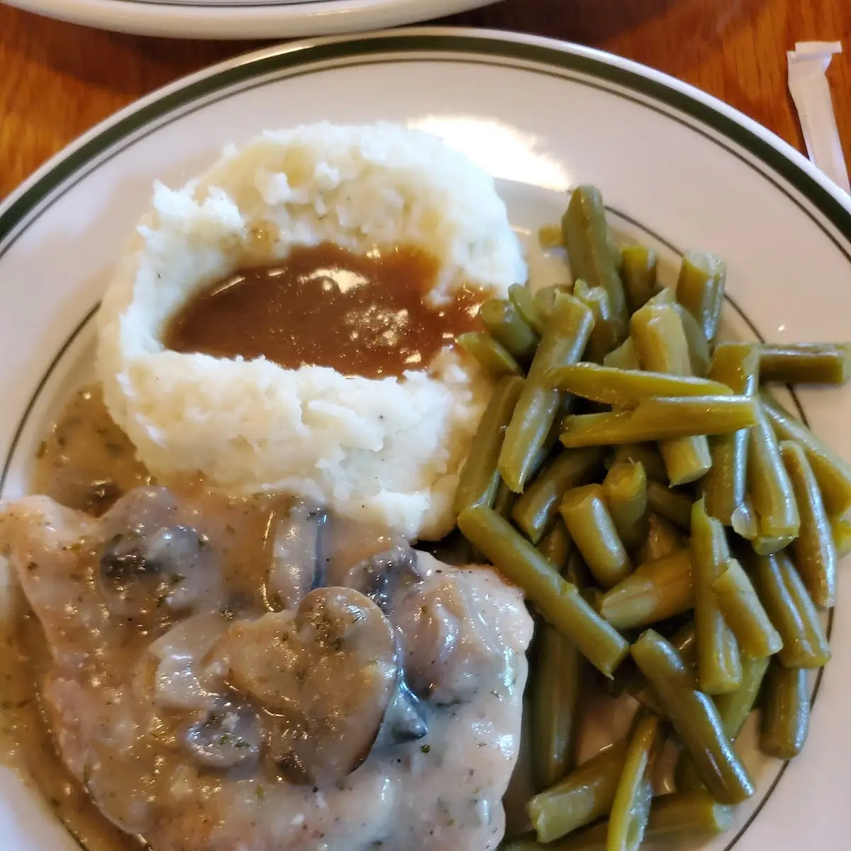 Chicken with Mushrooms Green Beans and Mashed Potatoes