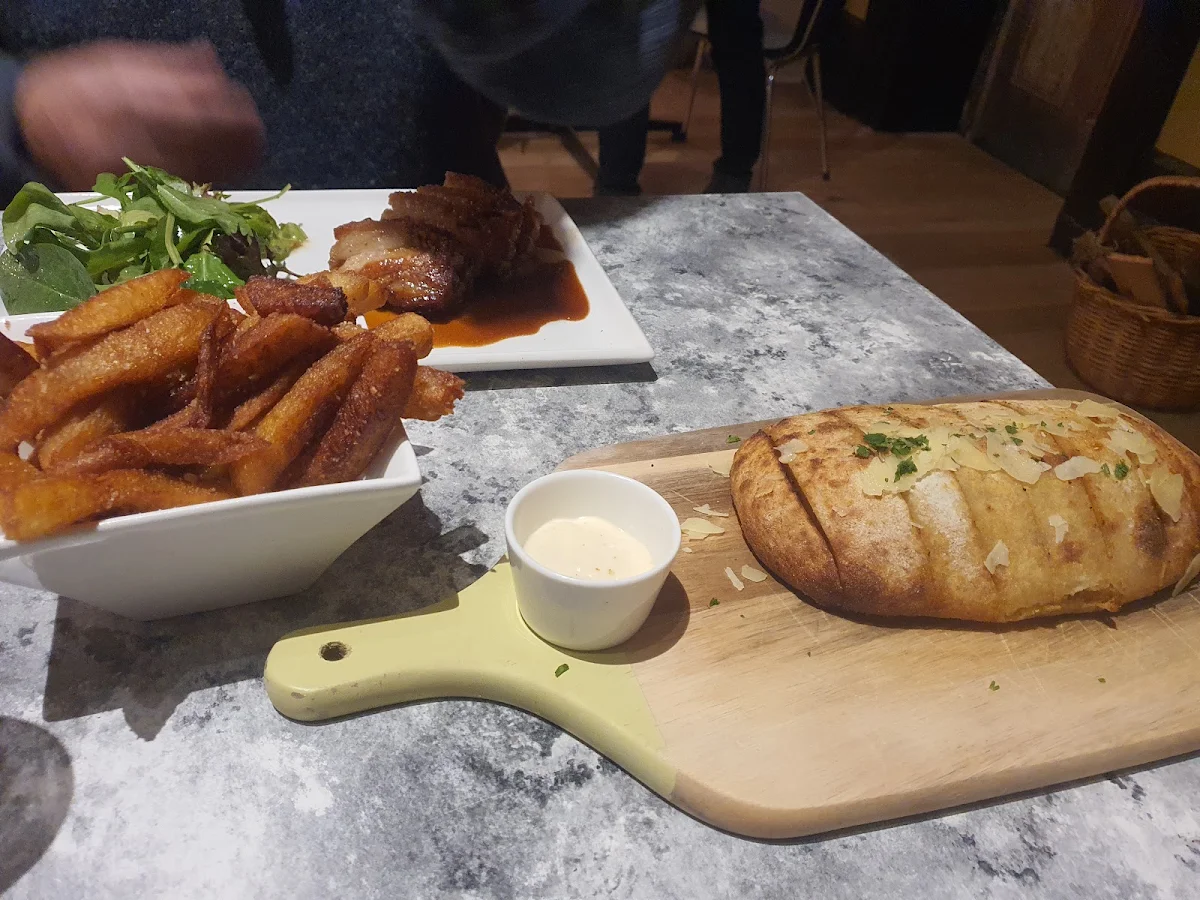 Chips and Garlic Bread