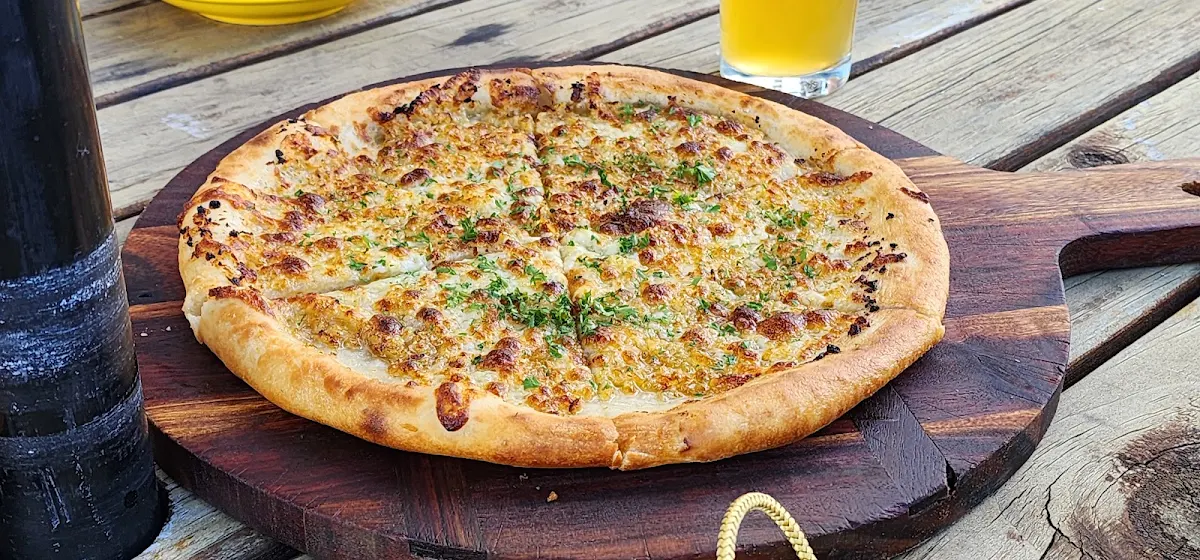 Garlic & Cheese Pizza