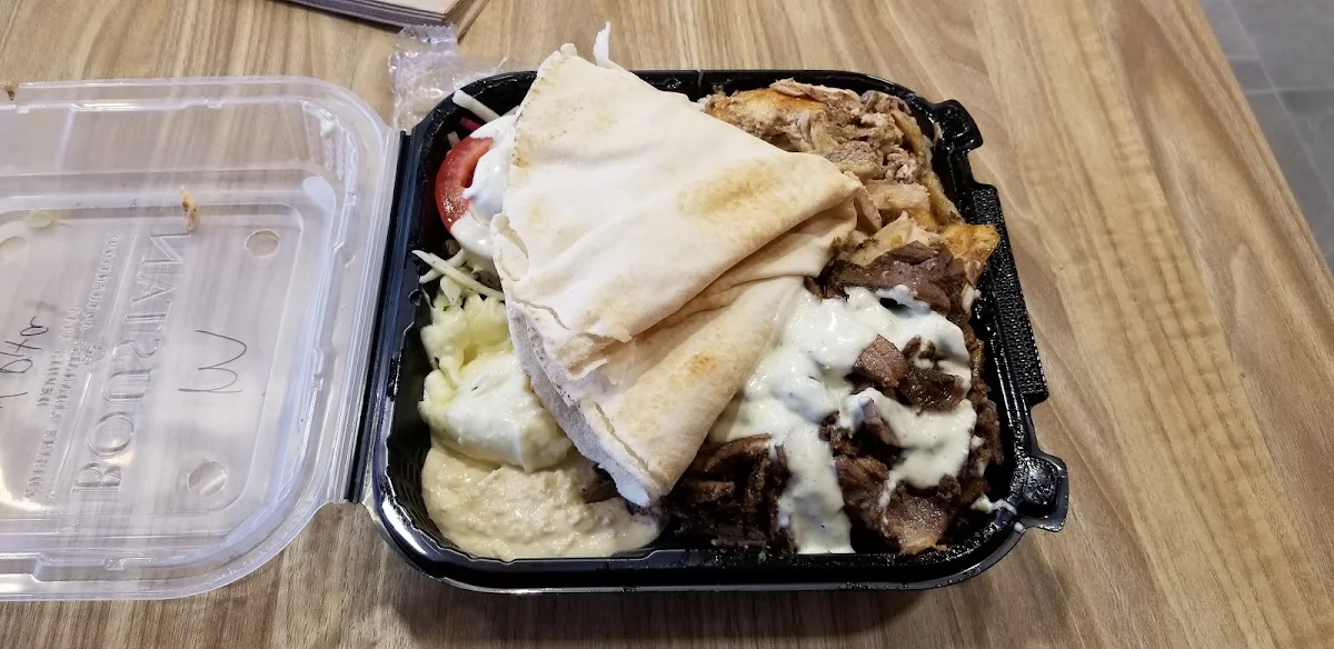 Plate Shawarma Mix, Restaurant Boustan