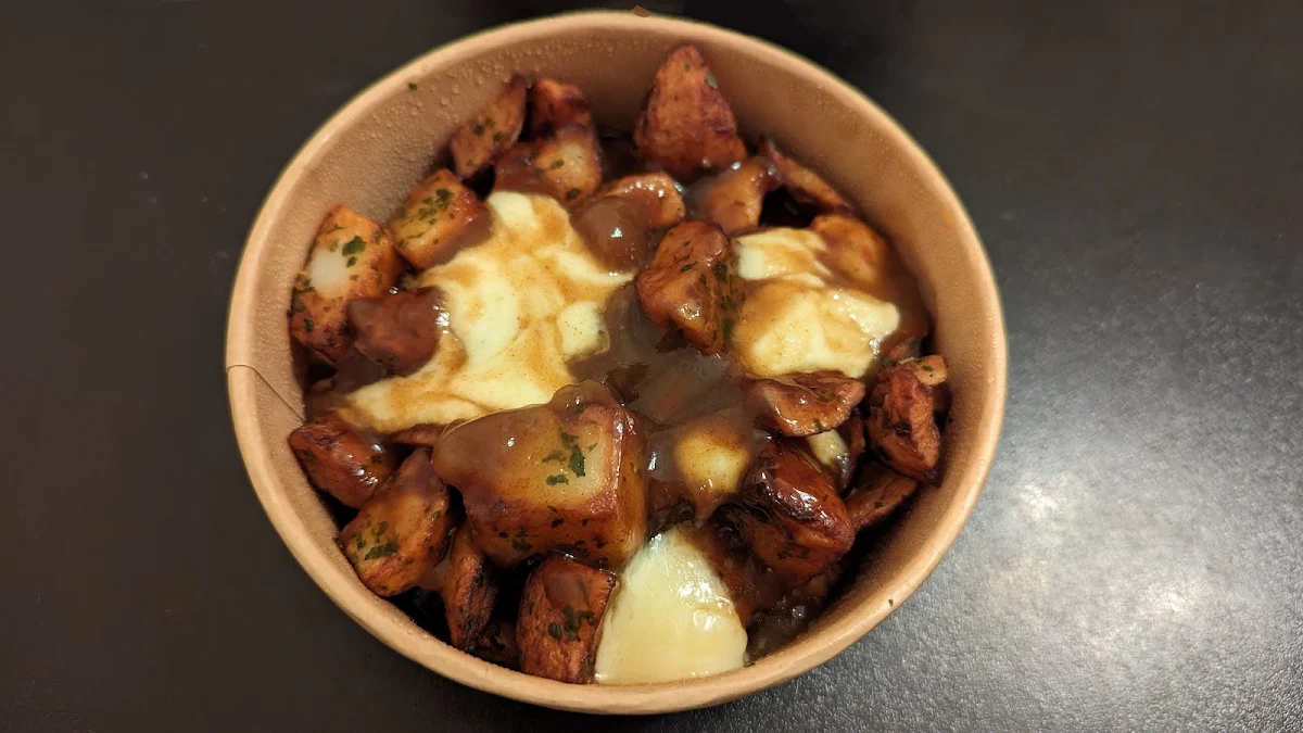 Small Poutine, Restaurant Boustan
