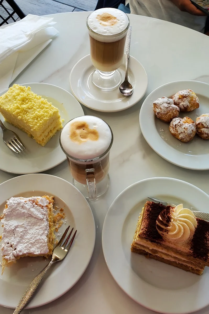 Tiramisu Latte Cream Puff