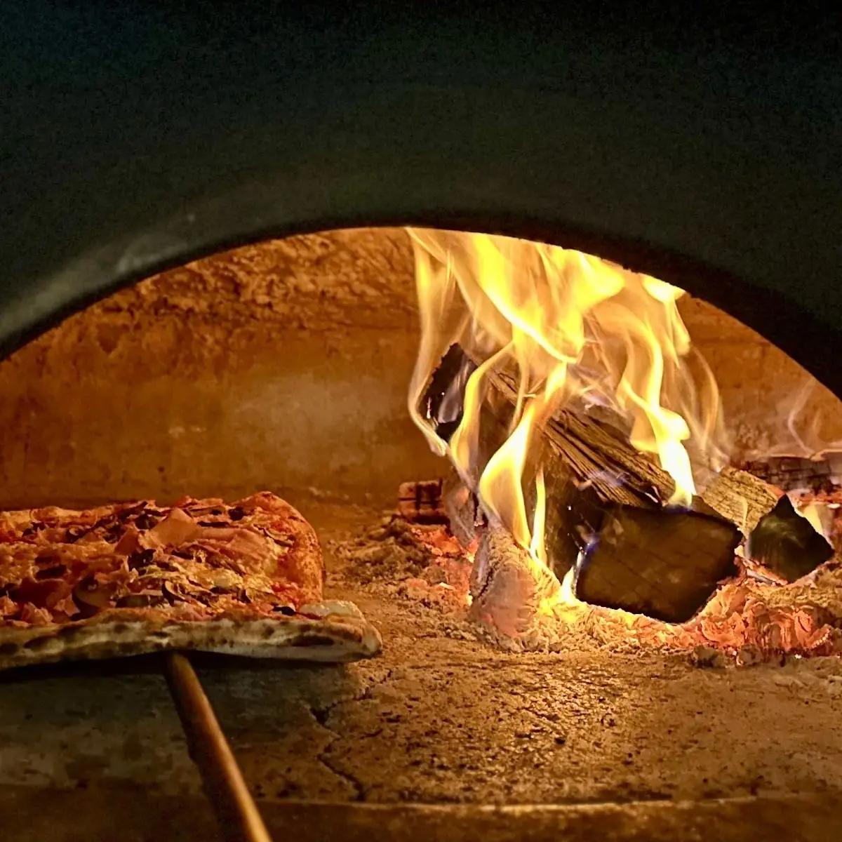 Aum Aum Pizza Oven