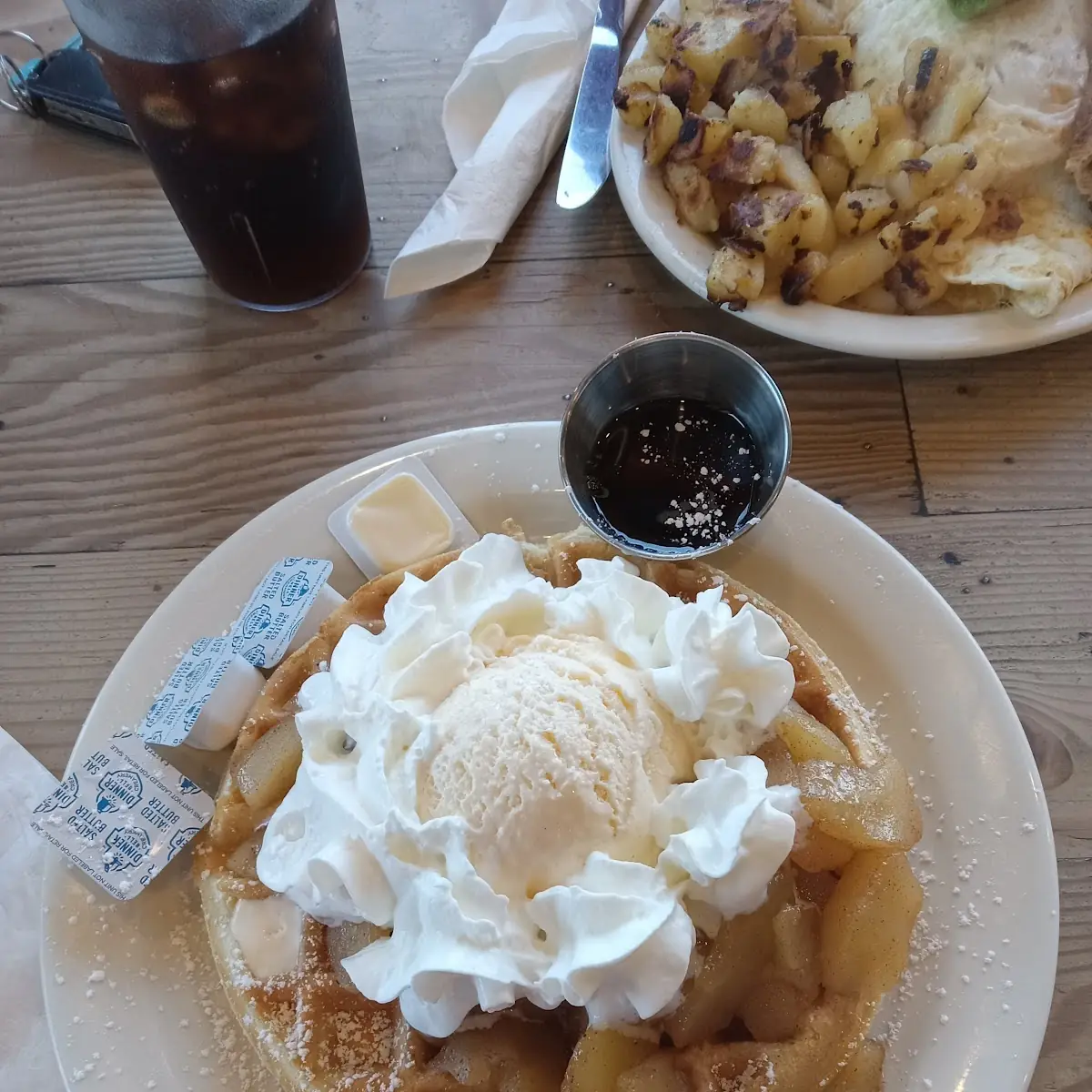 Waffle Ala Mode w Hot Cinnamon Apples